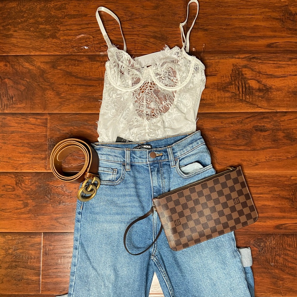 White lace bodysuit 💓